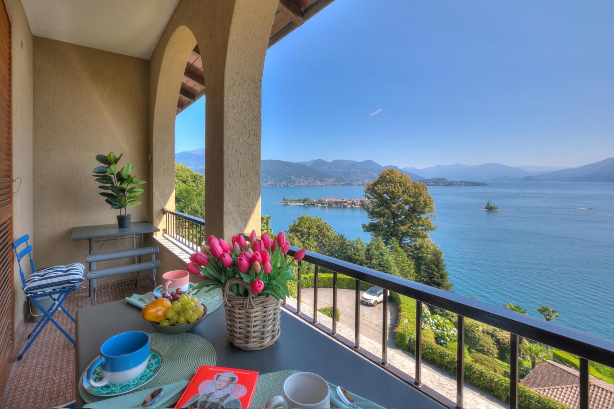 Pandora Lake View Stresa - Happy Rentals エクステリア 写真