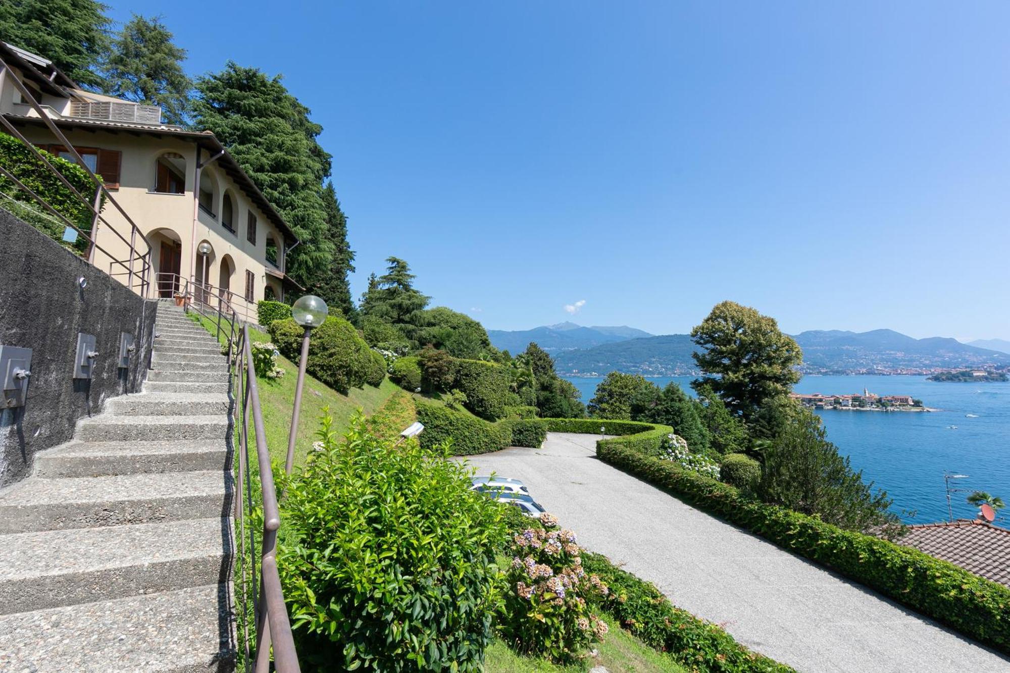 Pandora Lake View Stresa - Happy Rentals エクステリア 写真